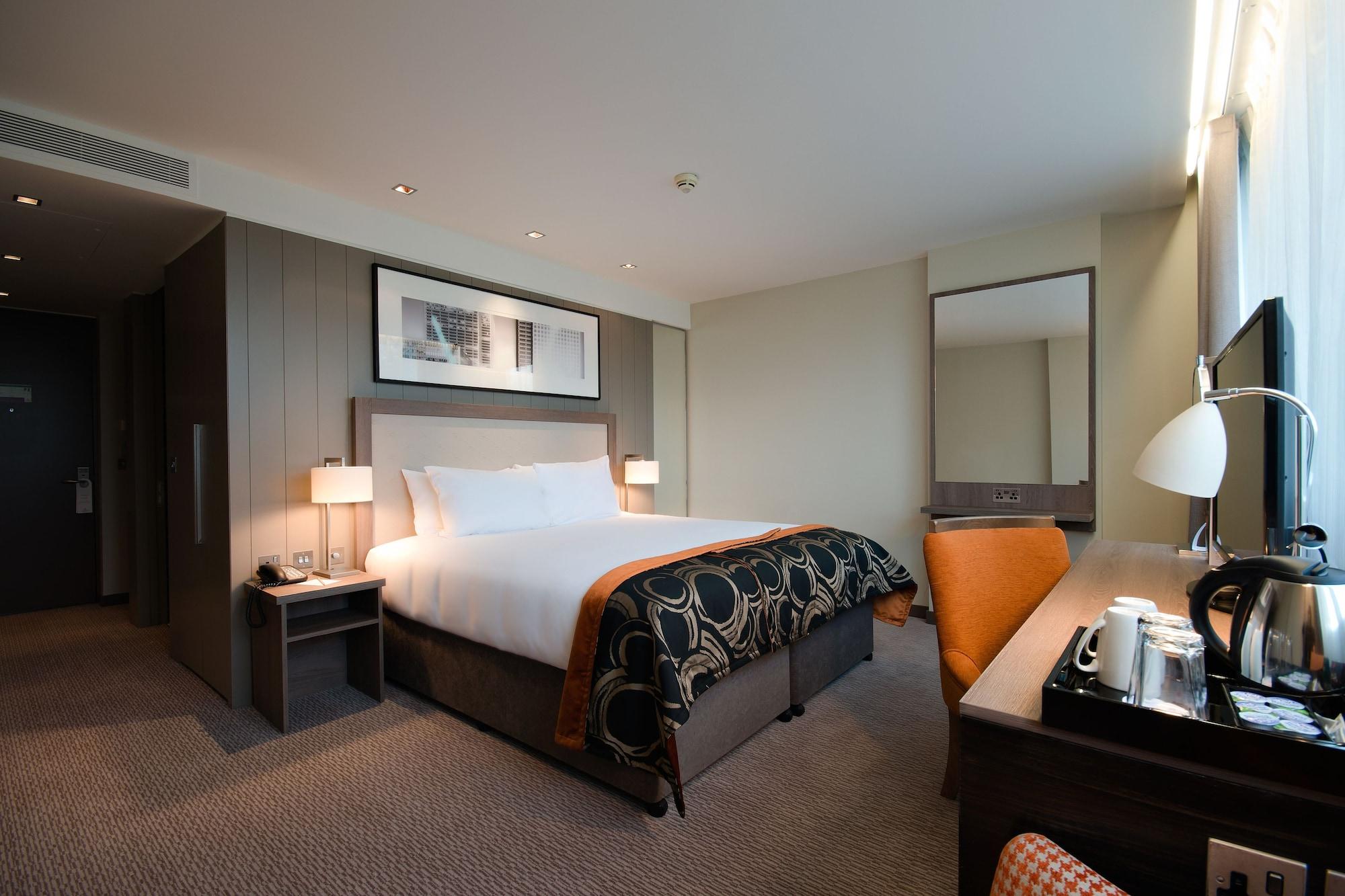 Clayton Hotel Chiswick London Ngoại thất bức ảnh