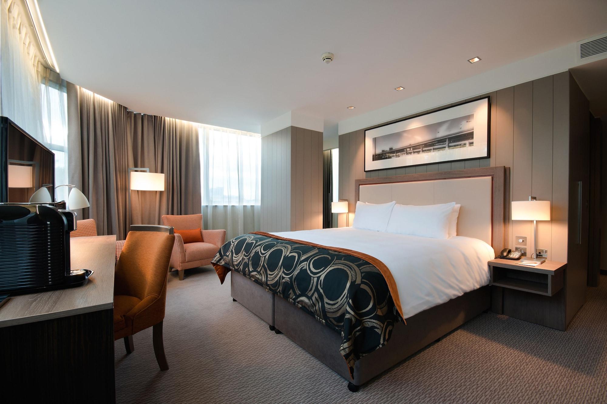 Clayton Hotel Chiswick London Ngoại thất bức ảnh